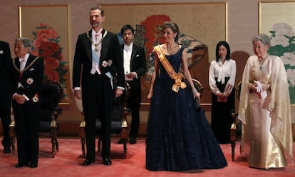 El rey Felipe y la reina Letizia junto al emperador de Japón Akihito y la emperatriz Michiko durante la cena de gala ofrecida en honor de los reyes de España.