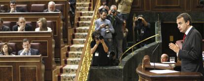 El presidente, Jos Luis Rodrguez Zapatero, durante el Pleno de ayer en el Congreso.