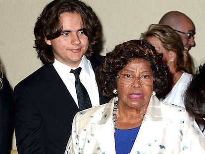 Katherine Jackson con su nieto, Prince Jackson.