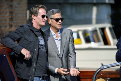 George Clooney posa junto Rande Gerberl, empresario estadounidense y esposo de la modelo Cindy Crawford. Gerber será el padrino de bodas.