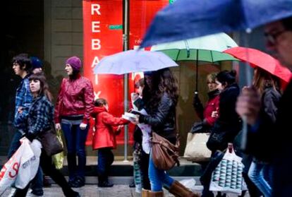 Primera jornada de rebajas en Barcelona.