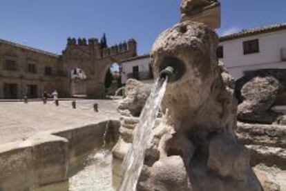 Fuente de los Leones, en la plaza del Pópulo de Baeza.
