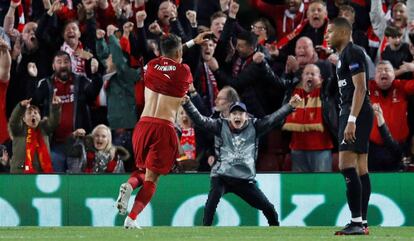 Firmino comemora gol decisivo na partida contra o PSG, de Mbappé.