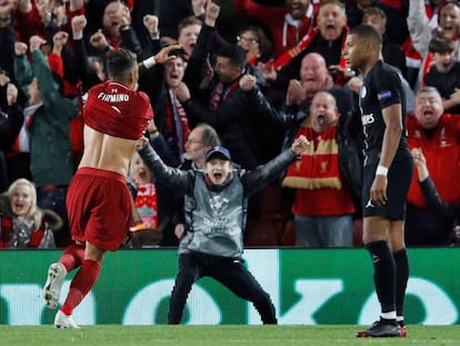 Firmino comemora gol decisivo na partida contra o PSG, de Mbappé.