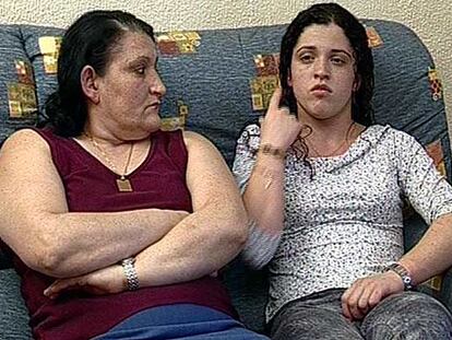 Emilia Lara y Cristina Ruiz, madre y hermana de Vanessa, asesinada en Vic.
