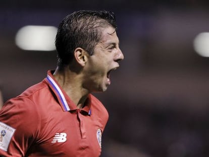 Cristian Gamboa celebra su gol.