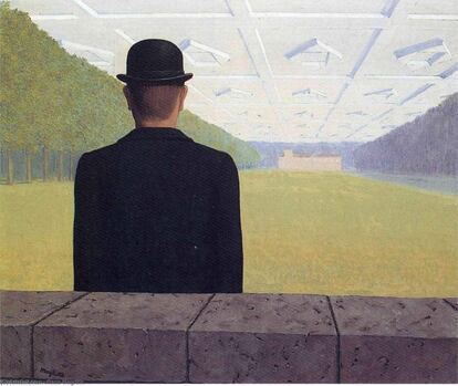 Acoge del 14 de septiembre al 30 de enero la primera retrospectiva de René Magritte (1898-1967) que se celebra en Madrid desde la que le dedicó la Fundación Juan March en 1989. El título 'La máquina Magritte' destaca el componente repetitivo y combinatorio en la obra del gran pintor surrealista, cuyos temas obsesivos vuelven una y otra vez con innumerables variaciones.