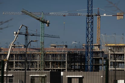 Construcción de viviendas en Sevilla.