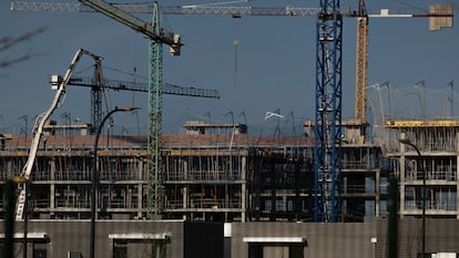 Construcción de viviendas en Sevilla.