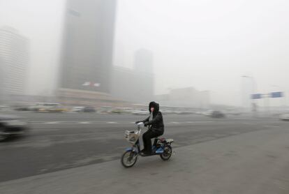 En Pekín hay limitaciones al tráfico rodado y se ha recomendado a la población que no salga si no es imprescindible, especialmente niños y ancianos.