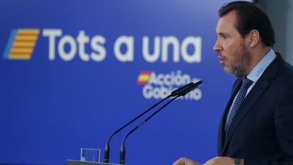 El ministro de Transportes, Óscar Puente, durante la rueda de prensa que ha ofrecido tras la reunión del comité de crisis por la dana, este martes en La Moncloa.