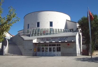 La Biblioteca Pedro Salinas, obra de Juan Navarro Baldeweg.