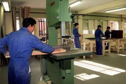 Muchos trabajadores del sector de la madera están expuestos a sustancias nocivas para la salud.