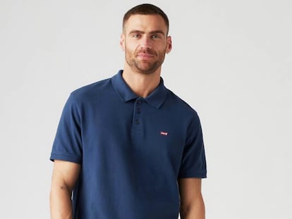 Artículo de EL PAÍS Escaparate que describe las características del polo de Levi's Housemark para hombre más vendido.