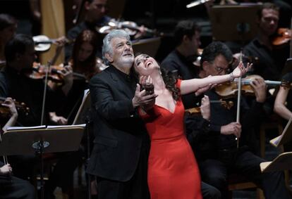 Plácido Domingo y Ermonela Jaho en un momento del segundo acto de la ópera 'Thaïs' de Massenet, en una imagen tomada en julio de 2018.