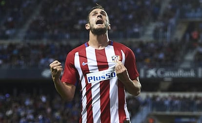 Koke celebra el gol que abrió el marcador en La Rosaleda.