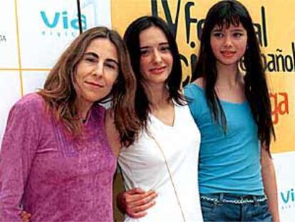 De izquierda a derecha, Mónica Laguna, Ana Torrent y Dafne Fernández, ayer en Málaga.