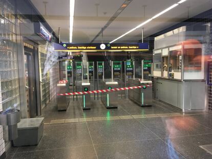 Las autoridades han cerrado las estaciones de metro cercanas tras el suceso.