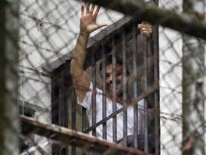 Leopoldo López saluda desde su celda.