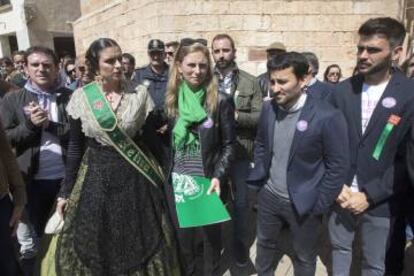 Concentración en Castellón contra la agresión sexual, con la alcaldesa Amparo Marco, el consejero de Educación, Vicent Marzà, y el portavoz de Compromís, Fran Feerri .