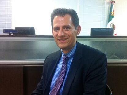 Kenneth Smith, durante la entrevista en el Consulado de México en Santa Ana.