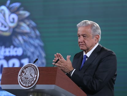 El presidente, Andrés Manuel López Obrador, alerta sobre posibles sanciones por la huelga de gaseros este miércoles en rueda de prensa en el Palacio Nacional, en Ciudad de México (México).