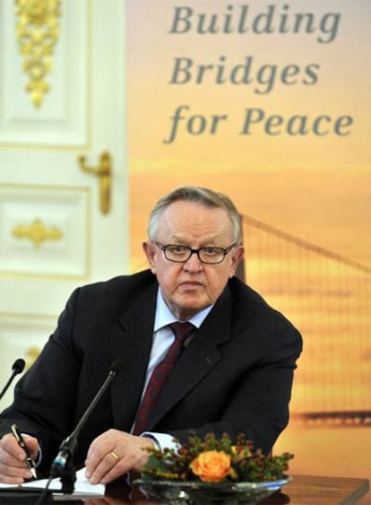 Ahtisaari, en la rueda de prensa celebrada ayer en Helsinki.