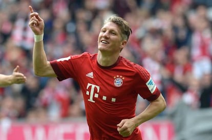 Schweinsteiger celebra un gol con el Bayern.