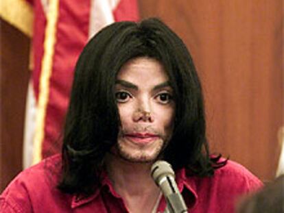 Michael Jackson testifica ante un tribunal de California sobre la demanda de Marcel Avram.