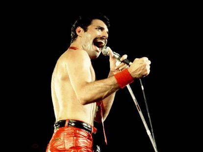 Actuación de Freddie Mercury junto con su grupo Queen en Chicago en 1980.