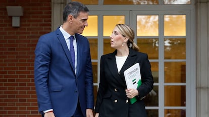 FOTODELDÍA MADRID, 25/10/2024.- El presidente del Gobierno, Pedro Sánchez, recibe a la presidenta de Extremadura, María Guardiola, dentro de su ronda de conversaciones con los presidentes autonómicos para abordar la financiación y sus demandas este viernes en el Palacio de La Moncloa. EFE/ J.J.Guillen
