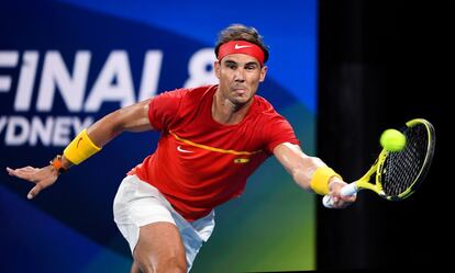 Rafa Nadal, en una jugada del segundo partido de la final frente a Djokovic.