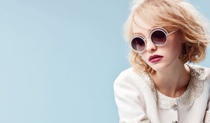 Imagen de la campaña Pearl Collection con Lily-Rose Depp.