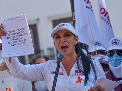 Gabriela Gamboa, candidata a la alcaldía de Metepec, durante una conferencia de prensa este martes para responder a la grabación difundida por su adversario Fernando Flores.