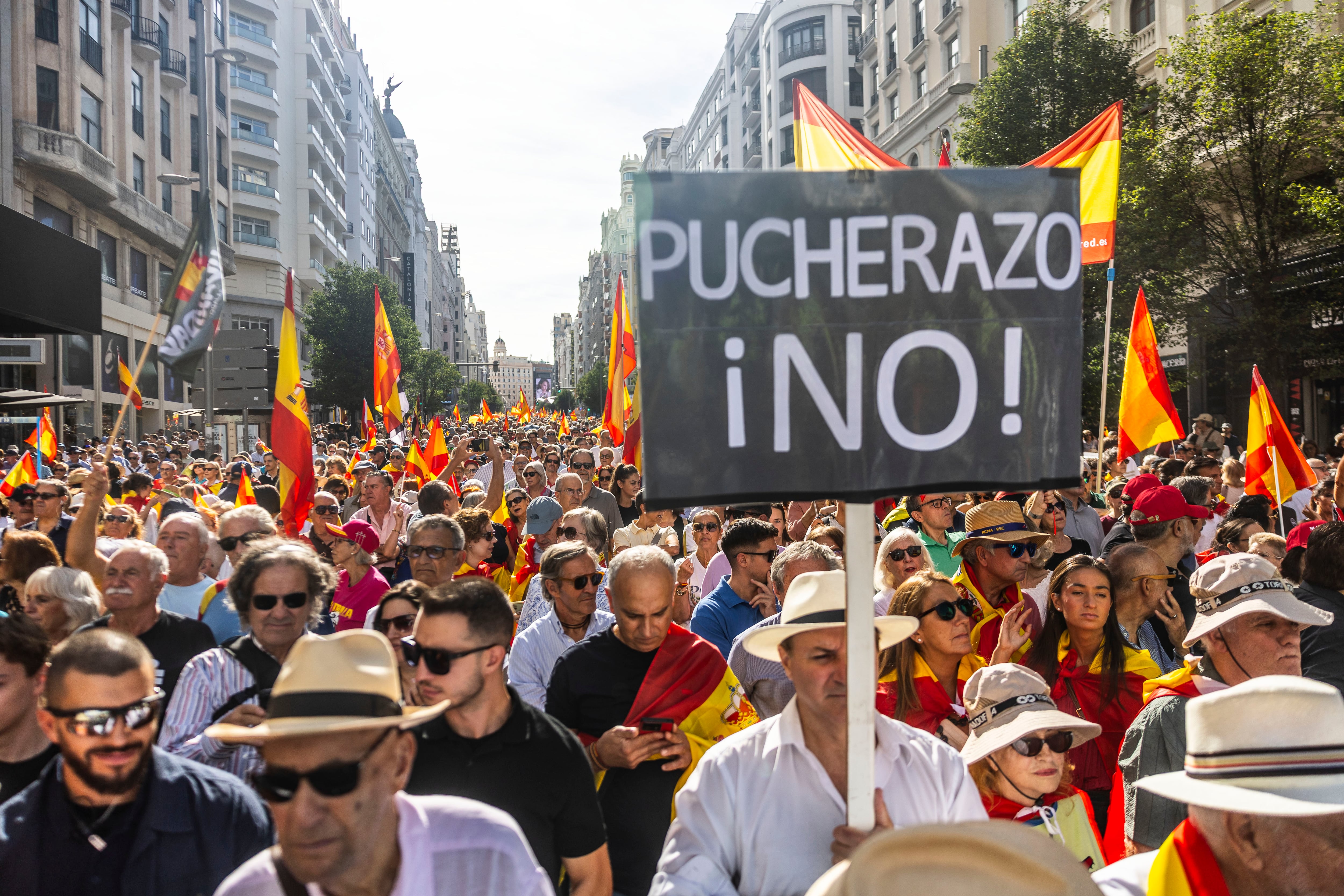 Asistentes a la manifestación convocada por Sociedad Civil Española el 26 de septiembre en Madrid.