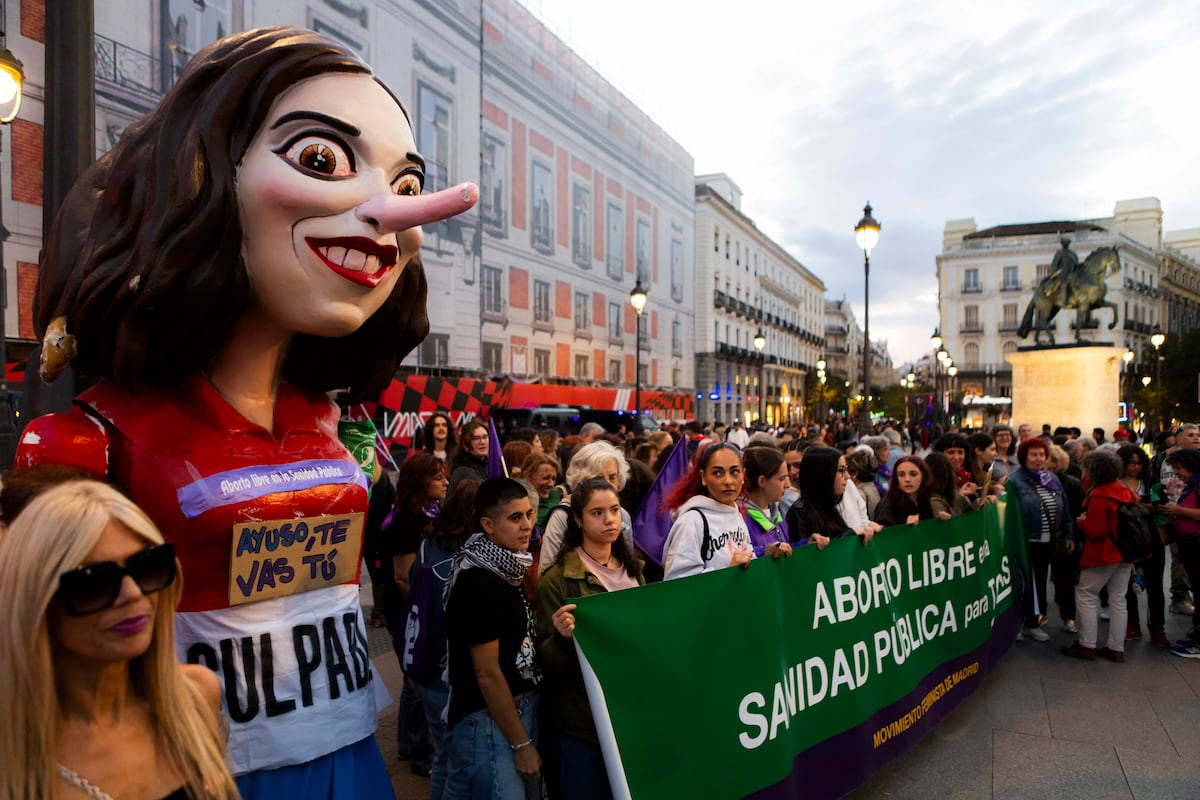 Concentración en Madrid a favor del aborto: “Ayuso, nosotras nos quedamos, márchate tú”