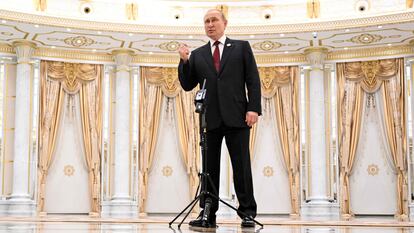 El presidente ruso, Vladímir Putin, durante una rueda de prensa en Asjabad (Turkmenistán) el 29 de junio.