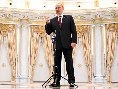 El presidente ruso, Vladímir Putin, durante una rueda de prensa en Asjabad (Turkmenistán) el 29 de junio.