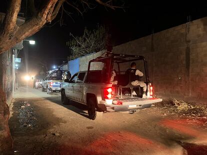 Patrullas de la policía estatal y la Guardia Nacional durante la búsqueda en Tapachula, este 22 de marzo en la madrugada.