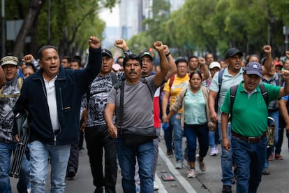 Los maestros han marchado por Reforma después de que no se llegara al acuerdo con el Gobierno.