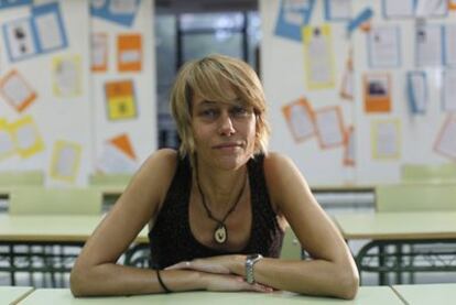 María Dulce Pascual imparte clase en el IES Vallecas 1. Es una de las profesoras afectadas por la ampliación del horario lectivo en Madrid.