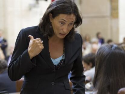 La secretaria general del PP-A en el parlamento de Andaluc&iacute;a en 2013.