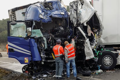 Accidente de tráfico entre dos camiones ocurrido a la altura del kilómetro 10 de la N-113, en el término municipal navarro de Fitero.