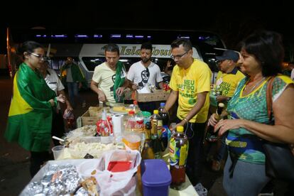 Seguidores de Bolsonaro passaram o Réveillon na estrada. Grupo deixou Ribeirão Preto, em São Paulo, com destino a Brasília para assistir a posse. 