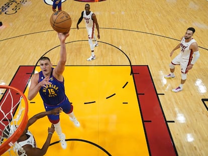 Nikola Jokic en el tercer partido de la final entre los Denver Nuggets y el Miami Heat, el 7 de junio en Miami (Estado de Florida).