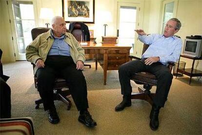 Ariel Sharon y George Bush, en el rancho tejano de este último el pasado mes de abril.