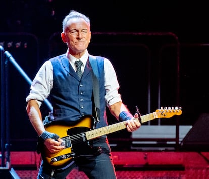 Bruce Springsteen durante el concierto con el que inició su gira europea, el 14 de mayo en Manchester.