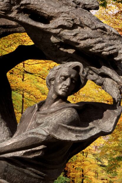 Estatua de Chopin en el parque de Lazienki, en Varsovia.