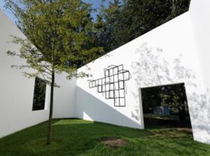 La escultura del arquitecto Sou Fujimoto junto al Zoobrücke de Colonia.