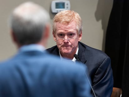 Alex Murdaugh is cross-examined by prosecutor Creighton Waters during his murder trial in South Carolina, on Thursday, February 23, 2023.